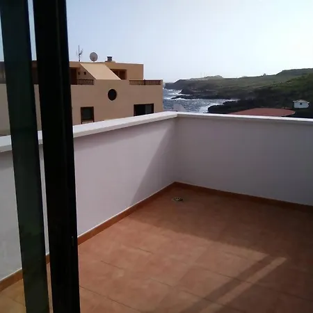 Atico Luminoso Cerca De Cala Accesible Y Tranquila * Valverde (El Hierro)